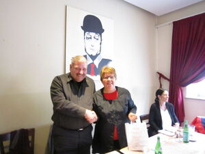Rainer Sütterle bedankt sich bei Marion Caspers-Merk für ihren tollen Vortrag