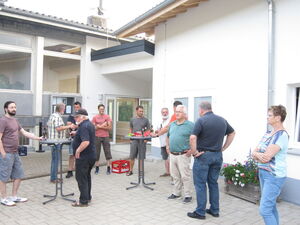 Vor dem Bürgerhaus und er Feuerwehrgarage in Riedichen